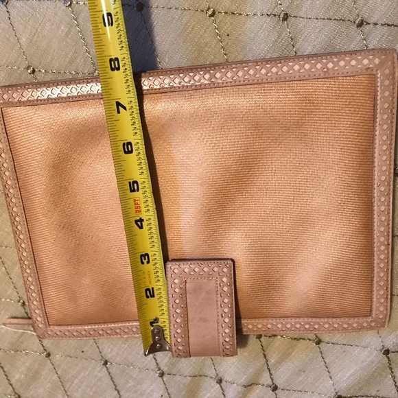 Beige clutch - Picture 6 of 9